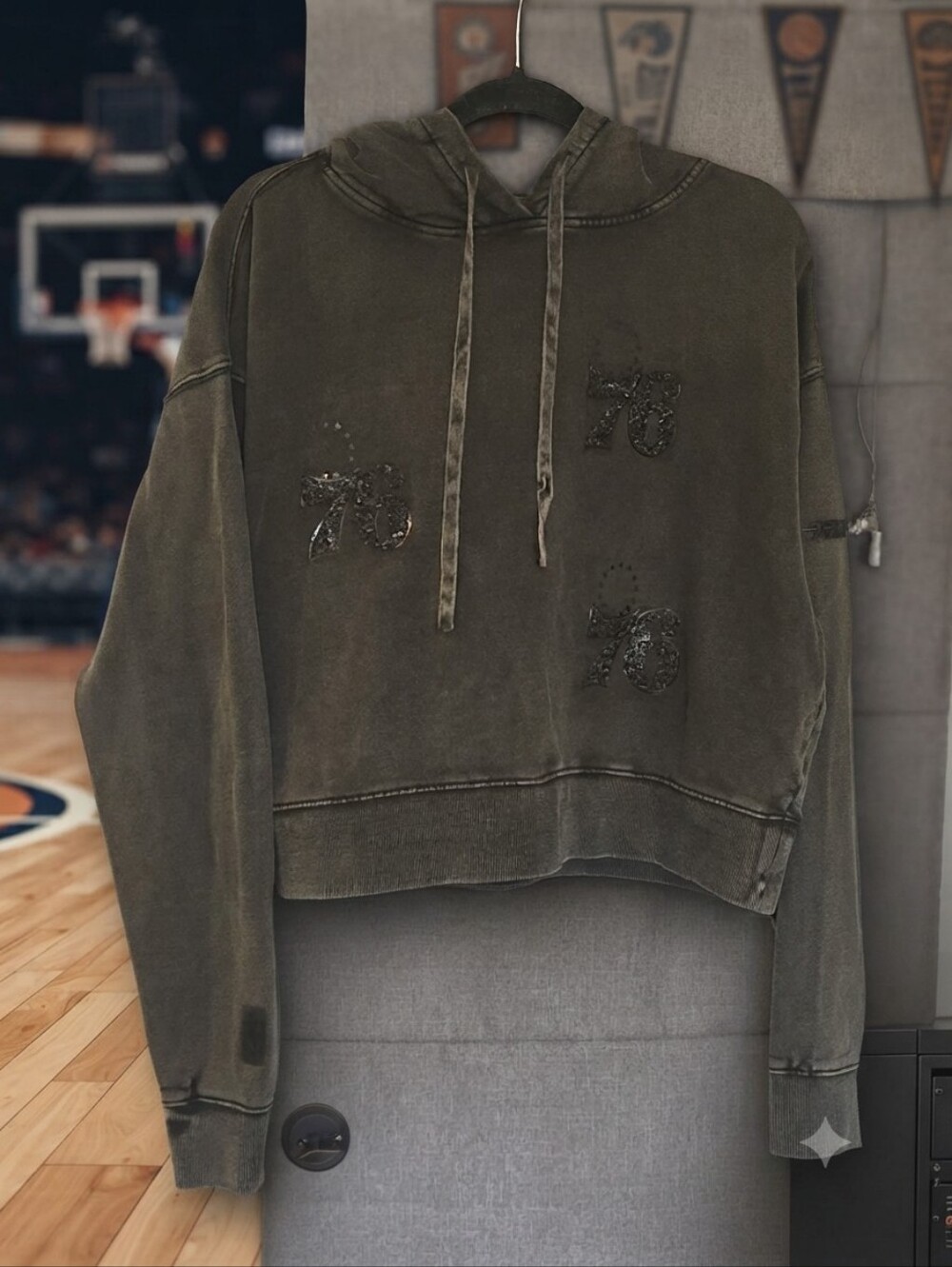 Pro Standard Philadelphia 76ers Black Crystalline Cropped Pullover Hoodie Large